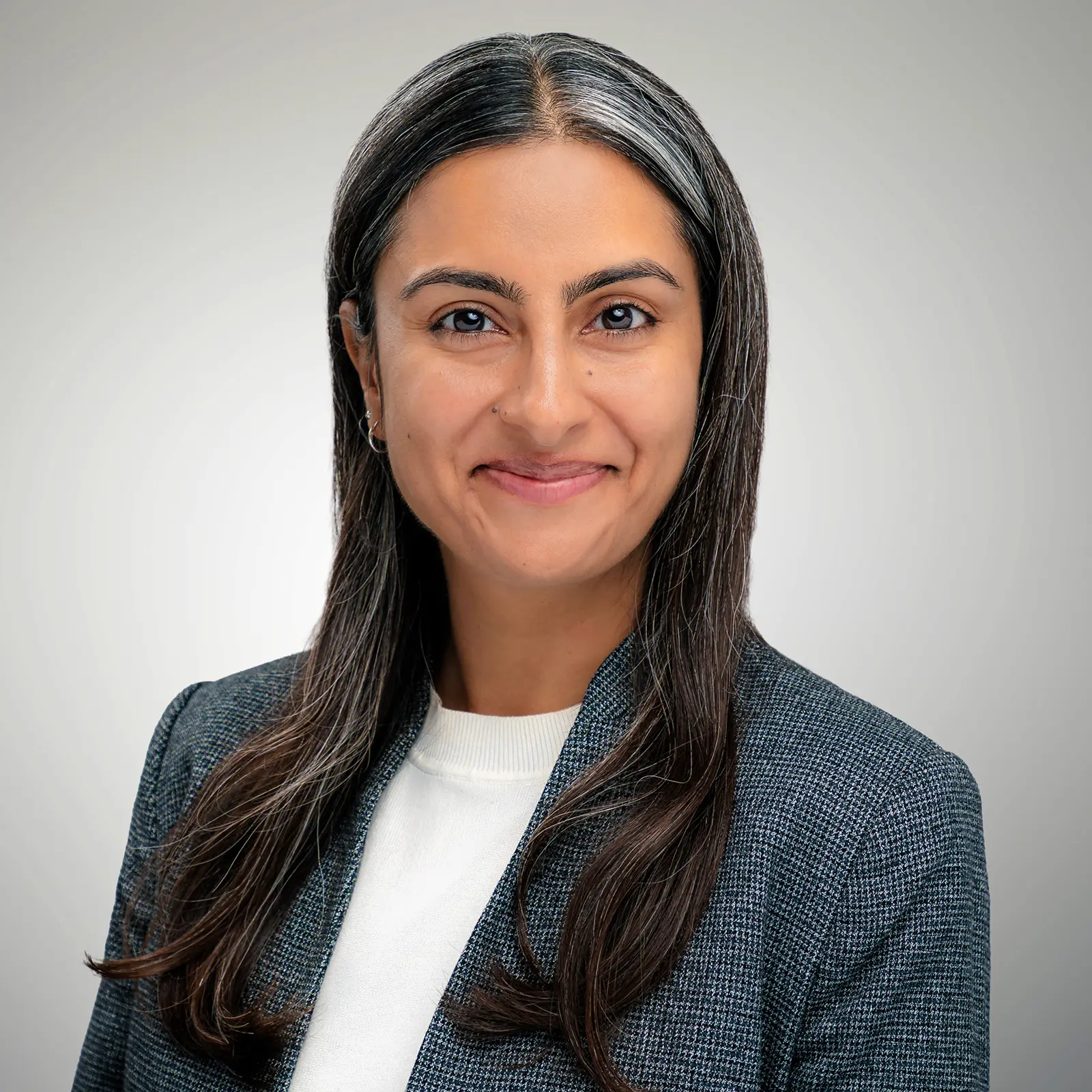 Nida Salim Rais, Associate